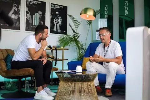 (P) Ce TIFFaci fără festival? Asculți cel mai recent IQOS Living Room Podcast,  cu Mihai Morar și Tudor Giurgiu