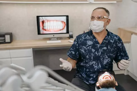 Top clinici stomatologice din București pentru detartraj și igienizare profesională