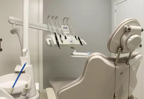 O fetiță de patru ani a murit în timpul unei intervenții la dentist, din cauza neglijenței medicului