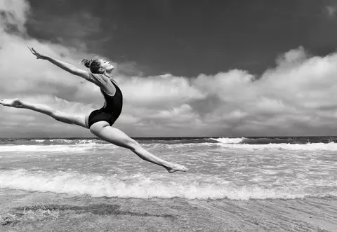 ELLE FASHION: Strong is beautiful