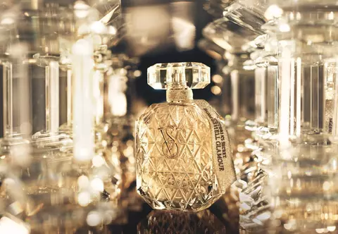 Victoria's Secret a lansat Bombshell Glamour: parfumul care îți va transforma serile