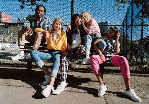 (P) Tommy Hilfiger lansează colecțiile TOMMY JEANS Primăvară 2019 și TOMMY SPORT pentru femei și bărbați