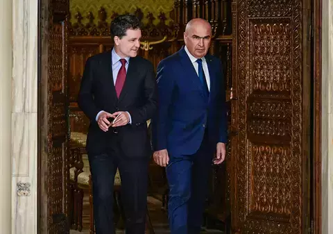 nicusor-dan-ilie-bolojan-afp20250620636g8zqv1highresromaniapoliticsgovernment-copy