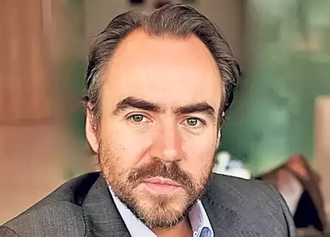 Bobby Păunescu, consiliat de un fost ofițer de rang înalt din CIA pentru filmul Fantomele. Milt Bearden a fost spion 30 de ani