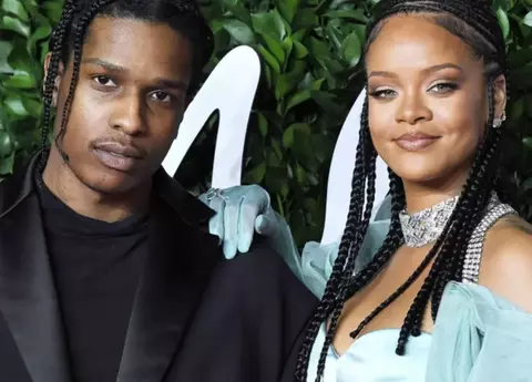 Cât costă ținuta pe care Rihanna a purtat-o când a anunțat că este însărcinată. Suma e colosală
