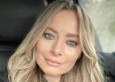 Laura Cosoi a pozat nud într-o cabină de duș, cu burtica de gravidă la vedere: „Viitorul”