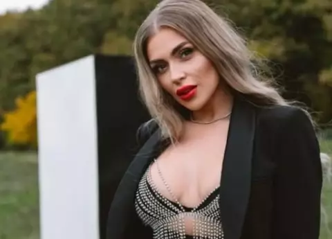 Oana Radu a apelat la medici din Paris, fiind în pericol de a-și pierde vocea: „Nu mai pot”