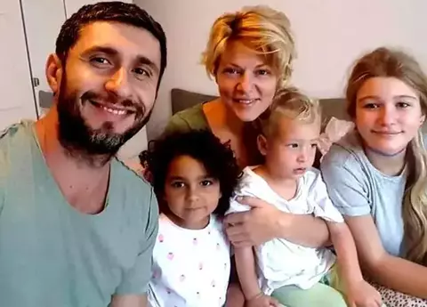 Fiul Danei Nălbaru și al lui Dragoș Bucur a învățat alfabetul în două ore, la 3 ani: "La 6 ani, citea deja o carte pe zi"
