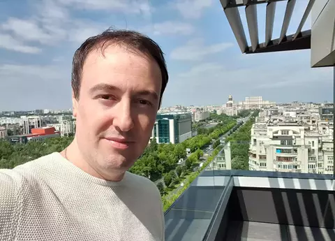 Călin Geambașu, afirmații jignitoare la adresa tatălui său, în plin proces: "Maneliștii nu trișează muzica, așa cum face Nero la 80 de ani"