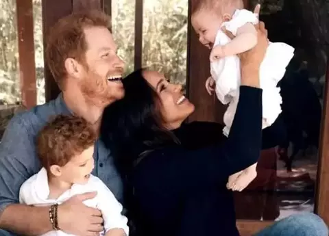 Meghan Markle și Prințul Harry au dezvăluit cine este nașul fiicei lor, Lilibet. Ce relație au Ducii de Sussex cu el