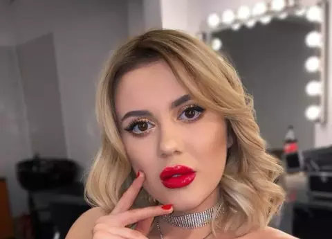 Emily Burghelea a născut. Vedeta a adus pe lume un băiețel sănătos: "Te-ai născut ca un înger, repede și ușor, pe cale naturală"