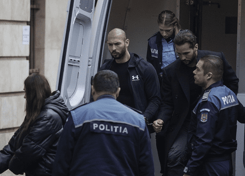 Frații Andrew și Tristan Tate au fost scoși din arest și aduși la DIICOT. Ce acuzații au făcut: „E un dosar gol. Nu există justiție în România”