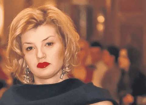 Cum arată Ioana Băsescu la 45 de ani. Fiica fostului președinte Traian Băsescu, surprinsă la volanul impresionantei sale mașini de epocă