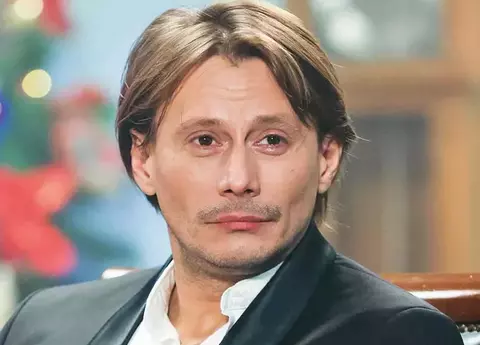Marius Manole s-a mutat în București pentru marea lui iubire, dar s-au despărțit. Cum l-a ajutat decepția în amor în actorie: "Am venit după marea dragoste, de care s-a ales praful"