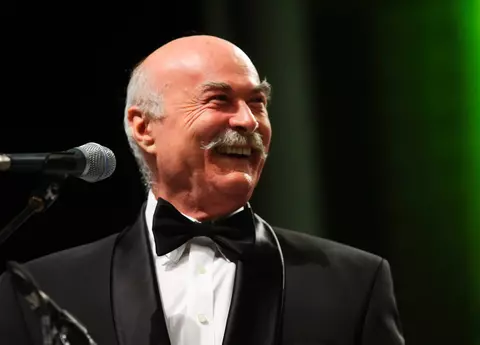 Ce ritual are Tudor Gheorghe în fiecare dimineață, pentru a rămâne în formă, la 78 de ani: "Nu se poate altfel, nu aș rezista. Am un regim alimentar care nu ține cont de nimic. Când îmi e foame, mănânc orice"