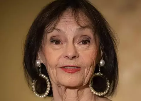 Ce obicei are Marina Voica, la 87 de ani. A strâns o adevărată colecție: „Firmele mă știu deja și mai îmi aruncă provocări. La câte am, mi-ar mai trebui încă o casă”