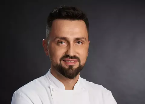 Cum și-a descoperit Chef Orlando Zaharia, juratul Chefi la Cuțite, pasiunea pentru gătit, pe când era copil: "Făceam clătite pentru toți copiii de pe scara blocului"