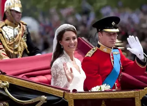 Kate Middleton și Prințul William - 13 ani de căsnicie și trei copii. Lucruri mai puțin știute despre ziua nunții lor: Kate s-a machiat singură, iar William nu a avut verighetă