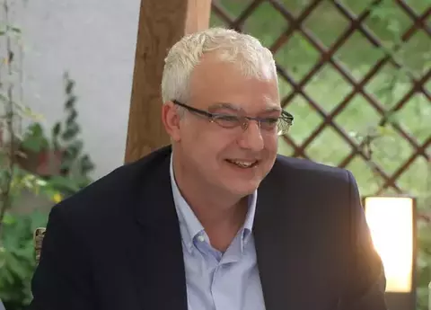 ”M-a certat, m-a culcat, mi-a dat să mănânc la el. M-a învățat să mixez, de aceea am putut să-mi fac...” Ce a dezvăluit Cătălin Crișan despre mentorul său, Jolt Kerestely / EXCLUSIV