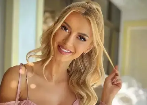 Andreea Bălan a căzut pe scenă, în timpul unui concert. Cum a depășit artista momentul / VIDEO