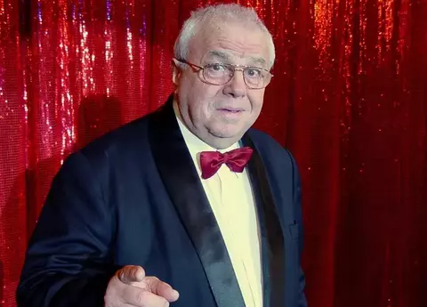 Alexandru Arșinel ar fi împlinit 85 de ani. Mesajul emoționant transmis de fiul său cel mic: "Chiar dacă nu ne mai putem vedea, simțim că, de acolo de SUS, ne protejezi"