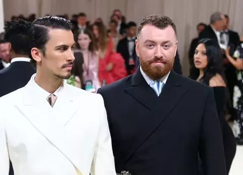 Sam Smith și iubitul lui, Christian Cowan, sărut pasional în plină stradă. Cum i-au surprins paparazzii