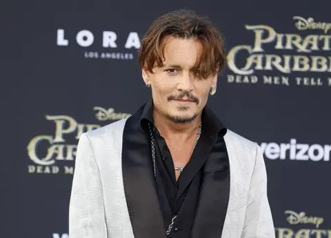 Johnny Depp, apariția extrem de sexy la premiera mondială „Pirates of the Caribbean: Dead Men Tell No Tales”