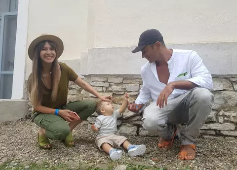 Adela Popescu și Radu Vâlcan și-au dus fiul în Transilvania