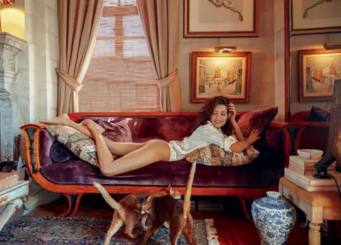 Alice Peneacă – Şedinţă foto sexy la New York: "Rămâne să îl con­ving pe Bobby să se întoar­că la viața din NY"