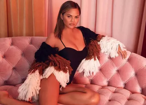 Prima apariţie publică a lui Chrissy Teigen după ce a anunţat că va deveni mamă pentru a doua oară