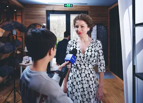 Cum se îmbracă vedetele la evenimente mondene? Corina Bud a atras atenția cu ținuta ei extravagantă!