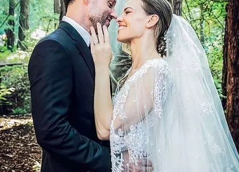 La 44 de ani, Hilary Swank s-a căsătorit cu “bărbatul visurilor” ei