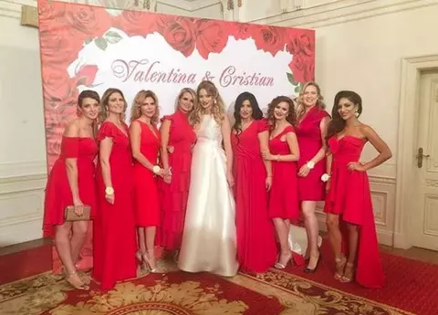 Valentina Pelinel a avut două rochii de mireasă. Vedeta a avut opt domnișoare de onoare