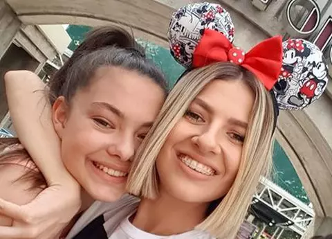 Lor le spun vedetele toate secretele! Cum arată și cu ce se ocupă frații și surorile celebrităților de la noi