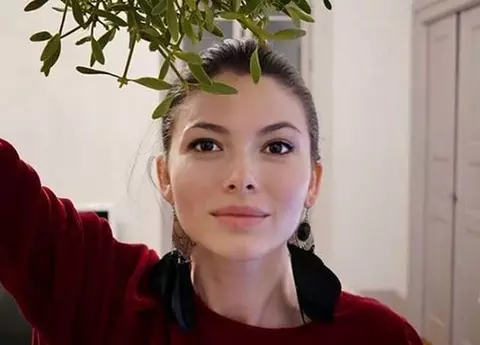 Anca Lungu a făcut celebră la Monte Carlo tradiționala căciulă de astrahan. Și Iulia Albu o poartă. FOTO!