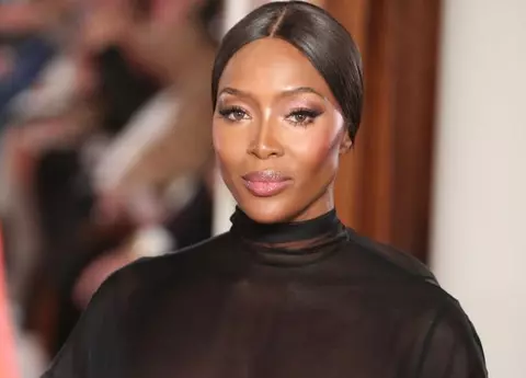 Supermodelul Naomi Campbell, din nou pe catwalk, la 48 de ani!