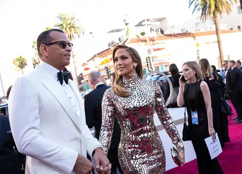 Oscar 2019. Cel mai bine îmbrăcate vedete de pe covorul roșu. Jennifer Lopez și Lady Gaga au atras toate privirile
