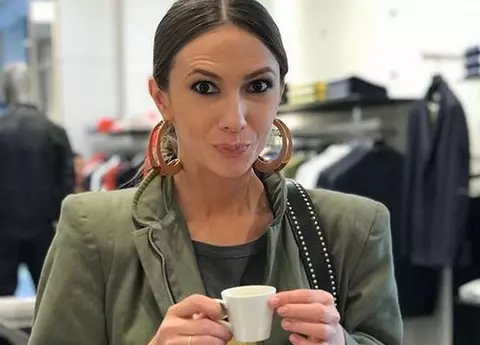 Adela Popescu, despre cea mai controversată poză a ei pe Instagram. De ce s-a dus la manichiură cu tot cu bebeluș!