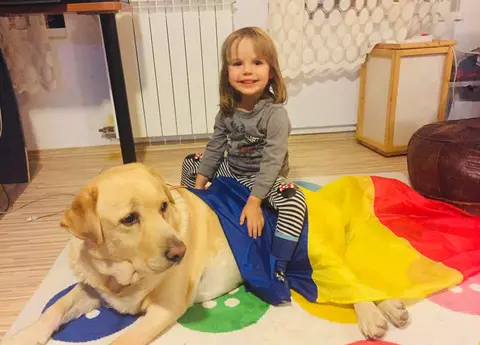 Cum arată fetiţa fostului principe Nicolae şi al Nicoletei Cîrjan. Iris Anna, strănepoata Regelui Mihai, seamănă perfect cu tatăl ei!