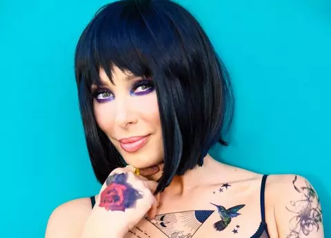 Iulia Vântur, transformare radicală. Vedeta are tatuaje pe tot corpul și părul brunet