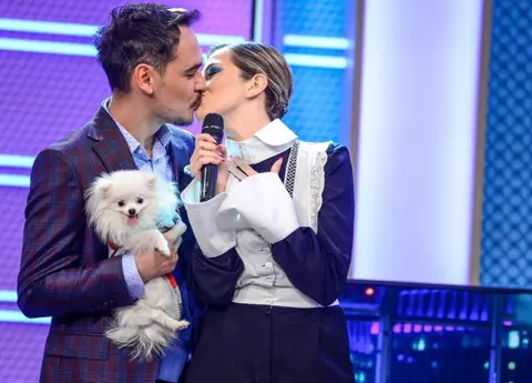 Lidia Buble a prins buchetul. Artista a fost fără Răzvan Simion la nunta surorii ei