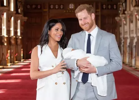 Meghan Markle este o mamă posesivă: „Îi place să controleze totul. Nu lasă pe nimeni să fie singur cu Archie!”