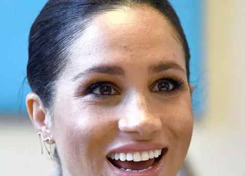 Meghan Markle, felicitată că nu și-a ascuns burtica rămasă în urma nașterii!