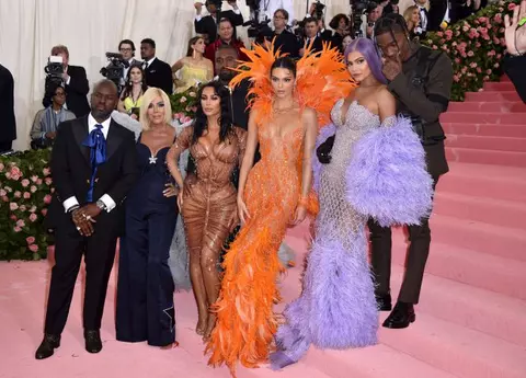 Vedetele au făcut senzație pe covorul roz la Met Gala 2019. Ce ținute îndrăznețe au purtat
