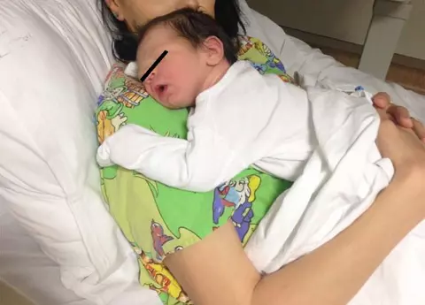 Anca Serea a postat o fotografie cu un bebeluş în braţe şi fanii au intrat în fibrilaţii. Vedeta este extrem de fericită!