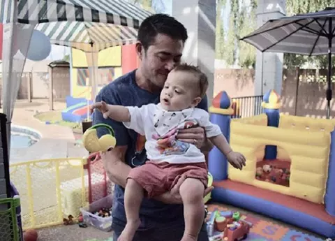 Caz unic în lume! Bărbatul a născut de trei ori natural! Cum arată acum Thomas Beatie și copiii