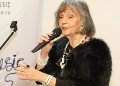 O mai ții minte pe Marina Voica? Cum se descurcă cântăreața la 83 de ani, fără copii, fără soț și fără pensie