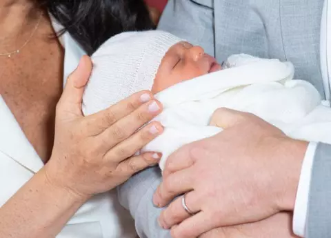 Cum arată Meghan Markle la o lună după ce a născut. Ducesa de Sussex încă se luptă cu kilogramele în plus...