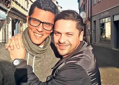 Ce face Lucian Viziru de când s-a retras din showbiz și a plecat din țară. Fratele său, Augustin, l-a dat de gol: „E ceva foarte greu la vârsta lui, dar e mult mai fericit!”