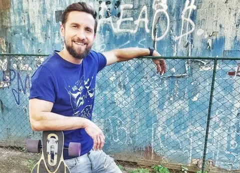 Dani Oţil, prima poză cu iubita super sexy. Fanii au reacţionat imediat: “În sfârşit, lumea credea că ţii doliu după Mihaela!”